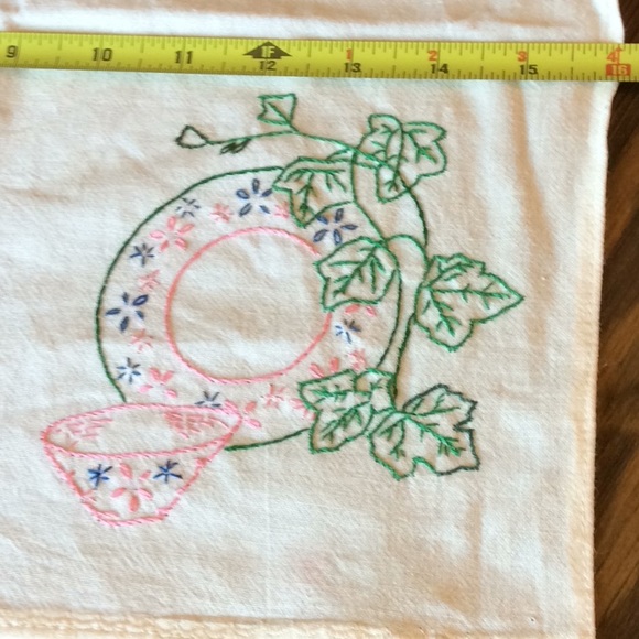 FINAL SALE PRICE 3 Pc Vintage Embroidered & Satiny Linens - Picture 2 of 11